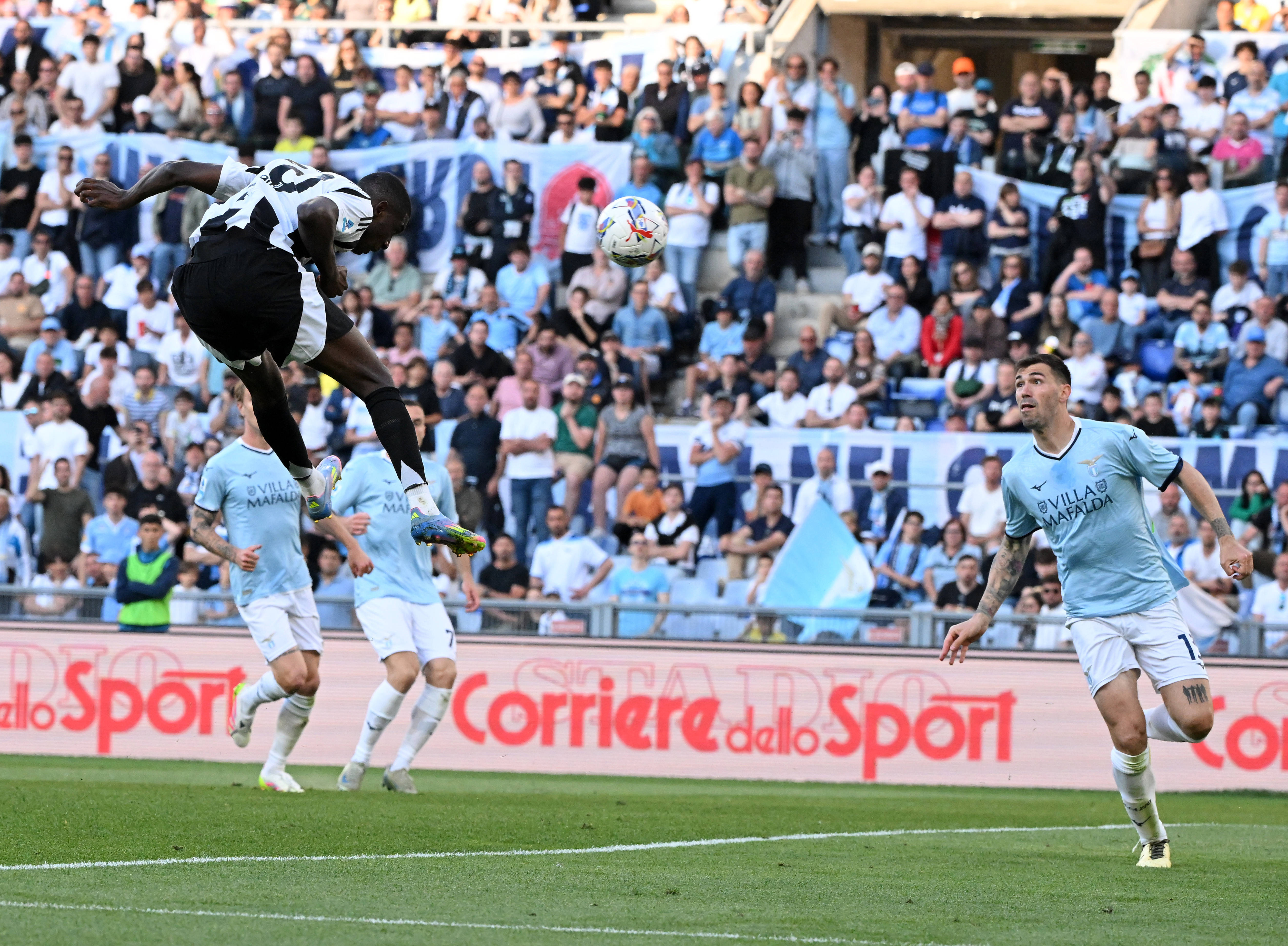 尤文图斯队豪取胜利，晋级足球赛事八强