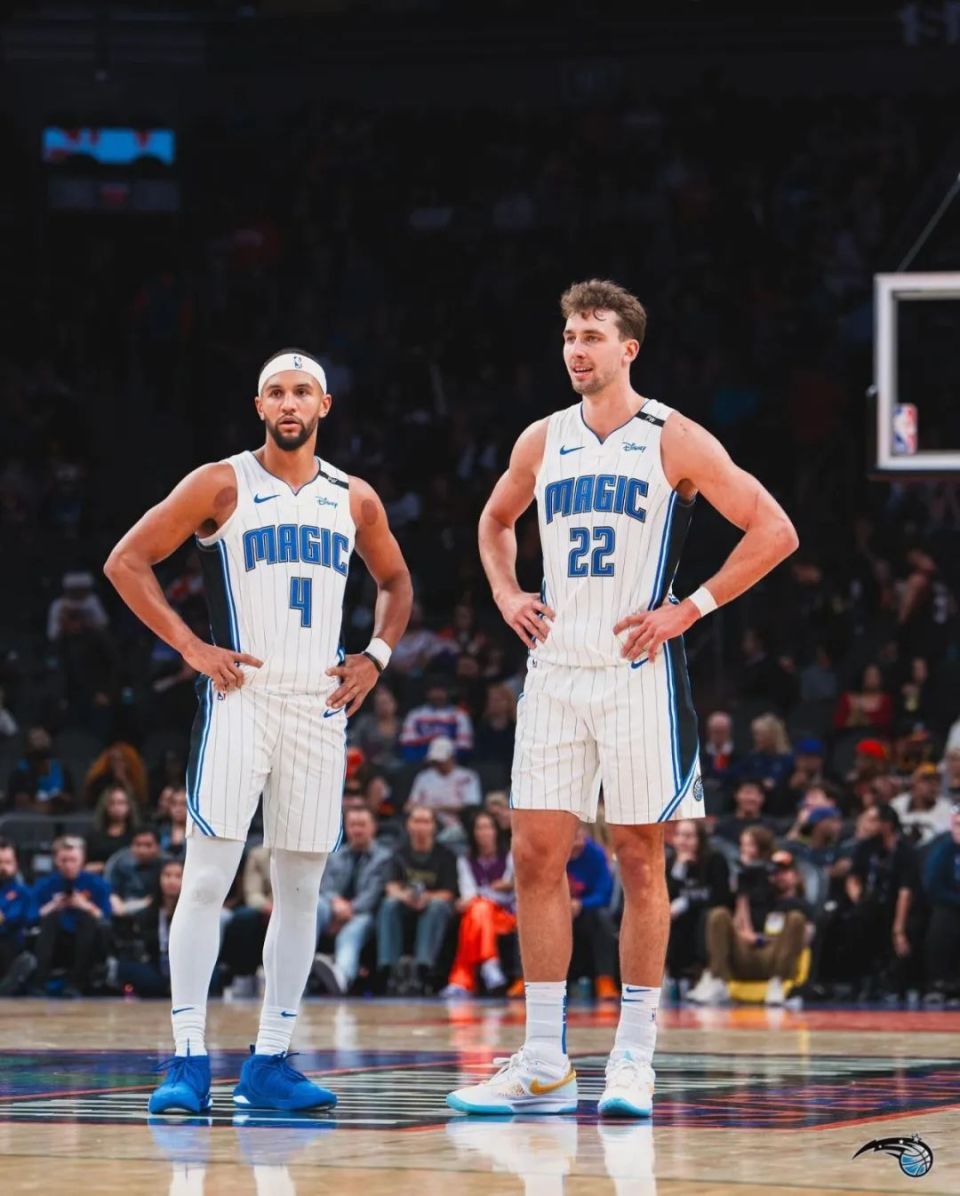 包含NBA球员在比赛中因伤离场，将接受进一步检查的词条