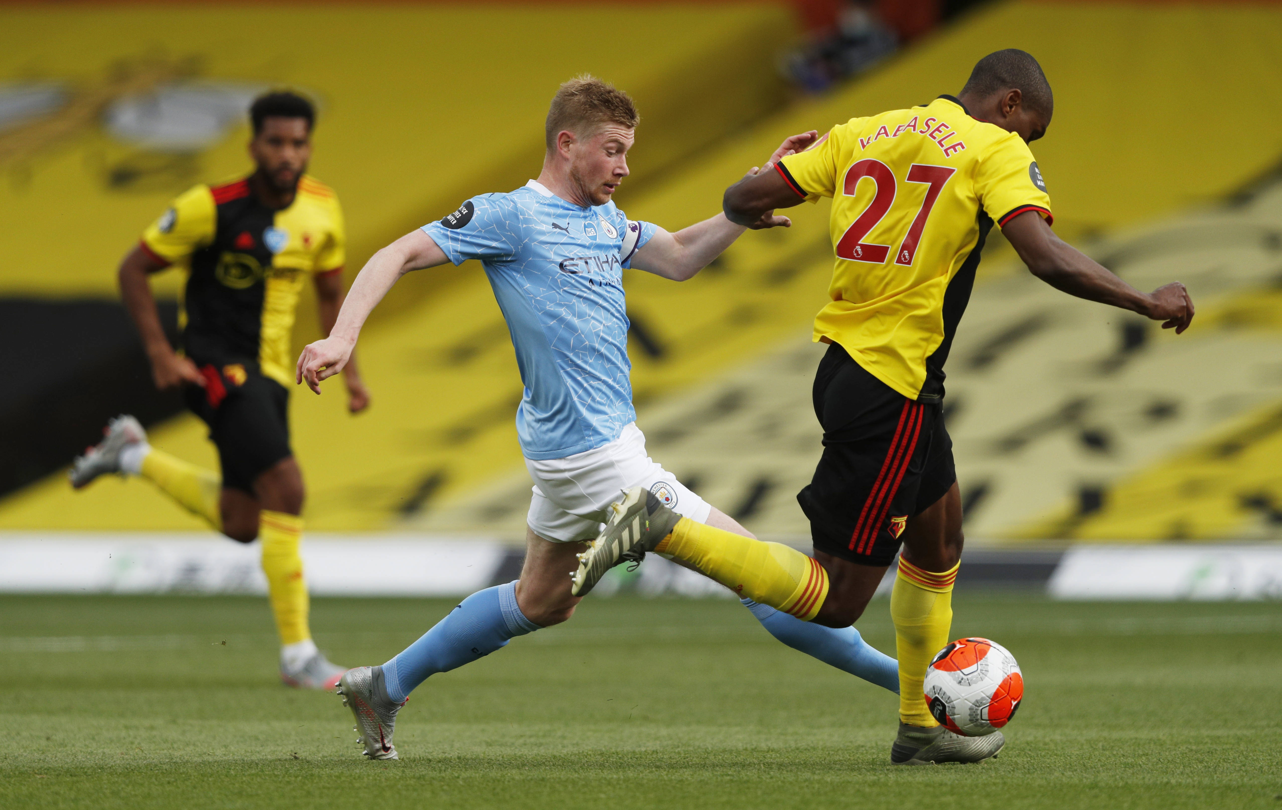 足球世界焦点，精彩战局面临变数