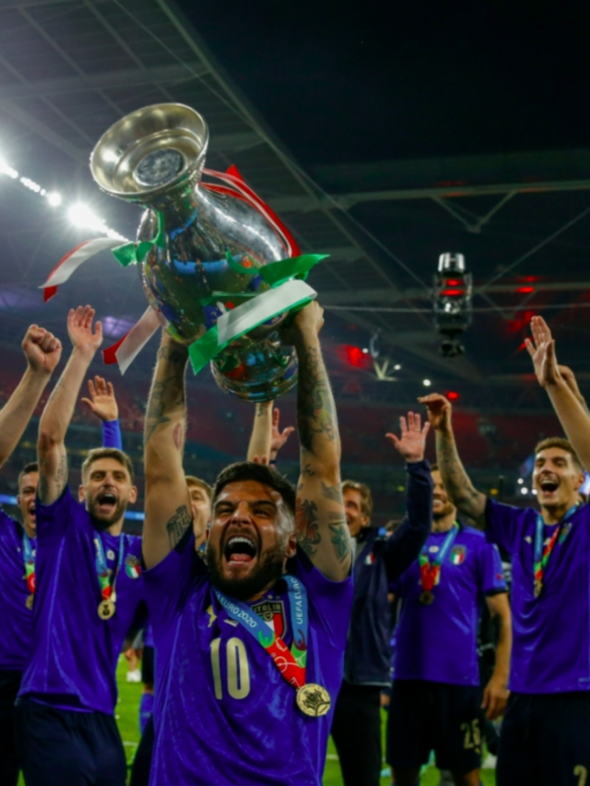 顶级球队竞争激烈，胜负难料的简单介绍