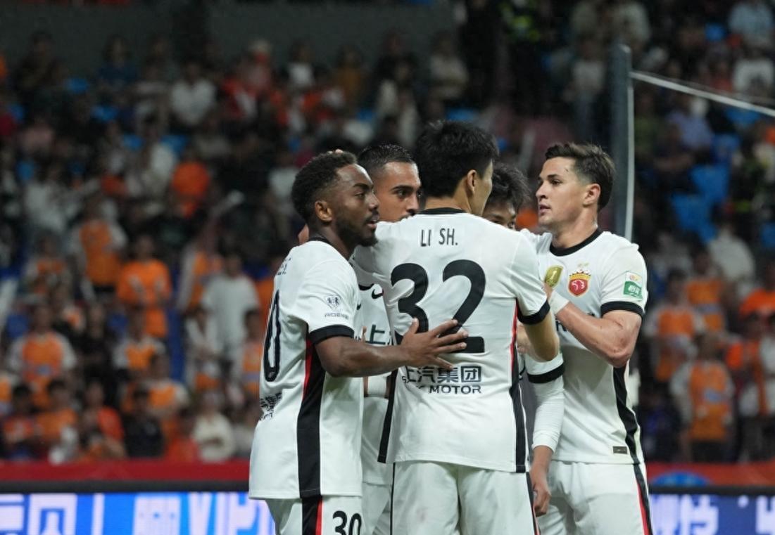 世俱杯冠军-包含射手梅开二度，带领球队取胜的词条