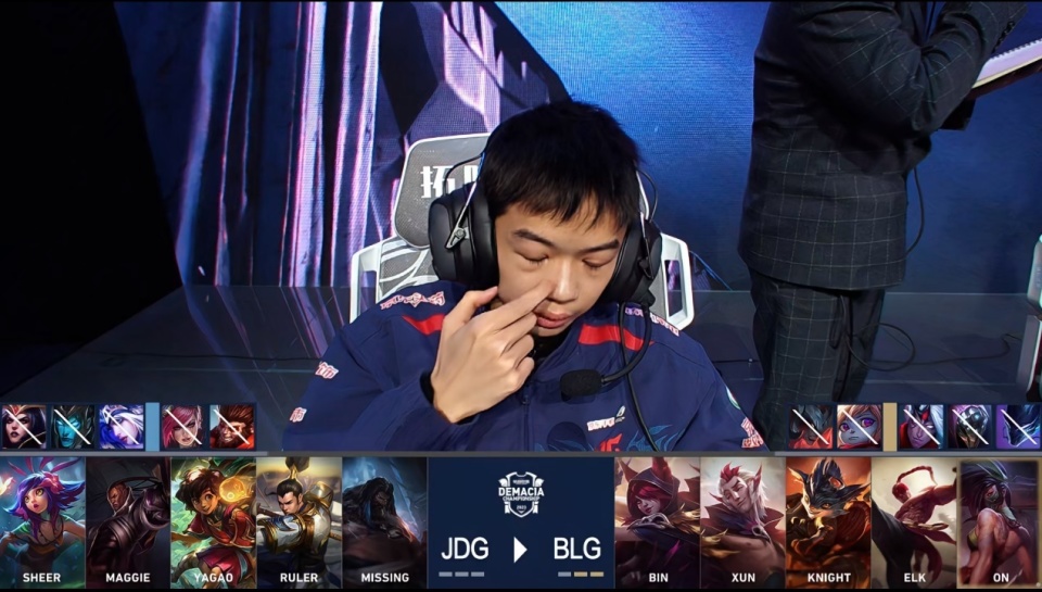 DK血洗JDG，Knight极限生还后反打峡谷大战小组赛，留下经典瞬间