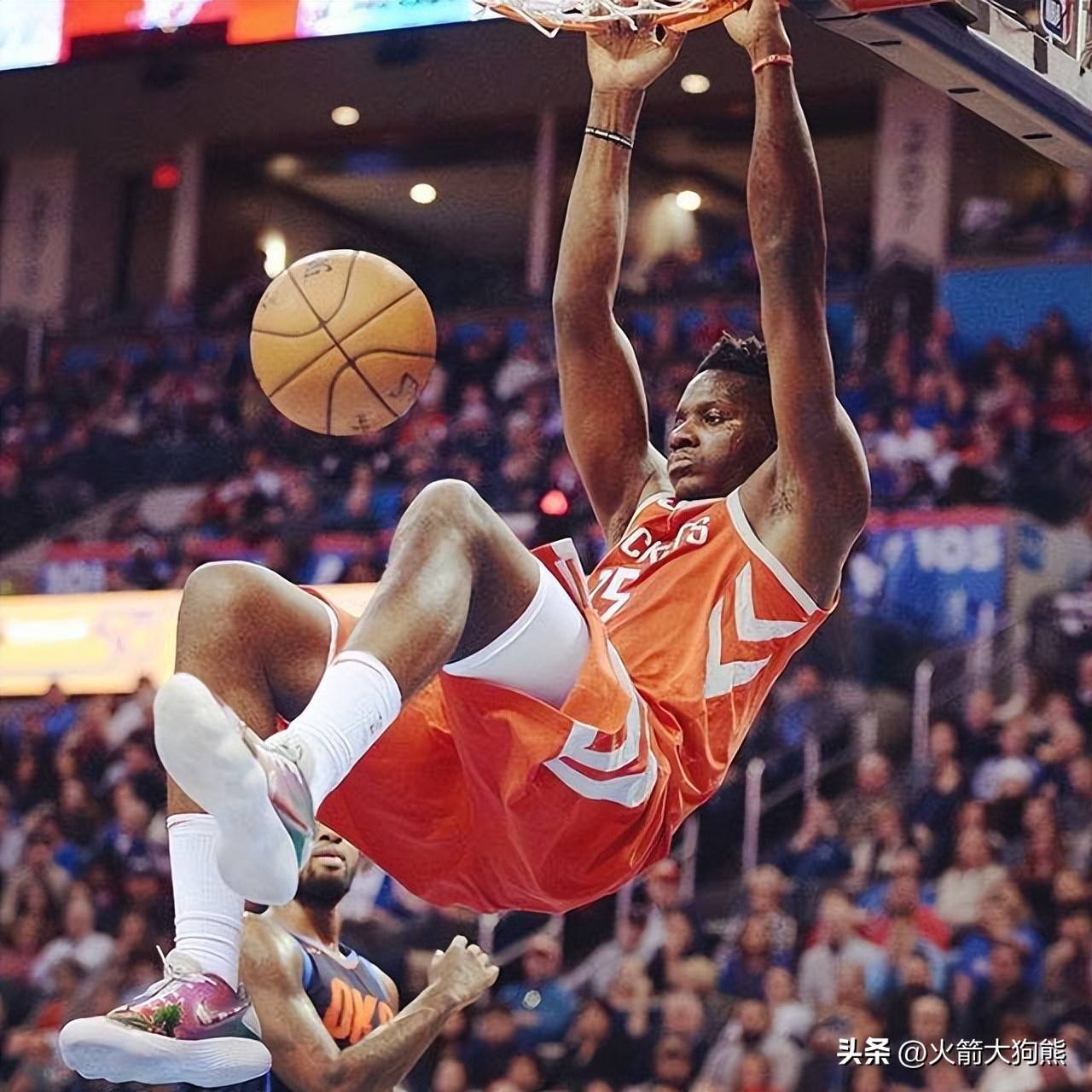 豪华内线组合带领篮网取胜，双塔组合砍下50分