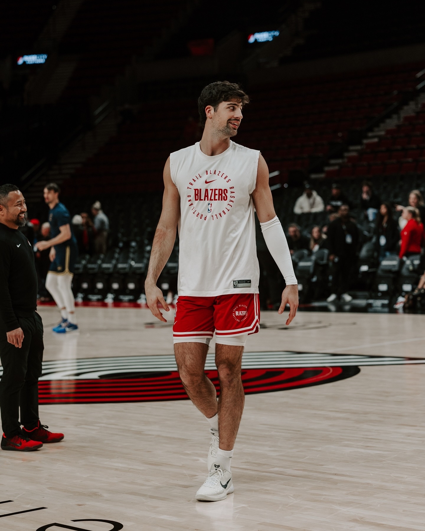 世俱杯-开拓者队签下新外援，加强球队内线实力