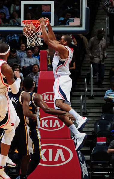 世俱杯分组-老鹰队击败爵士队获得胜利