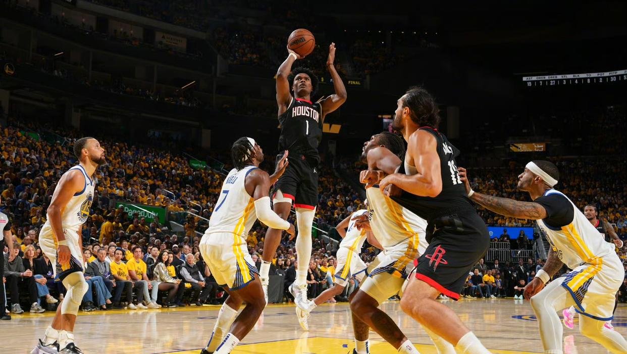 世俱杯-勇士逆转马刺获胜,格林贡献24分