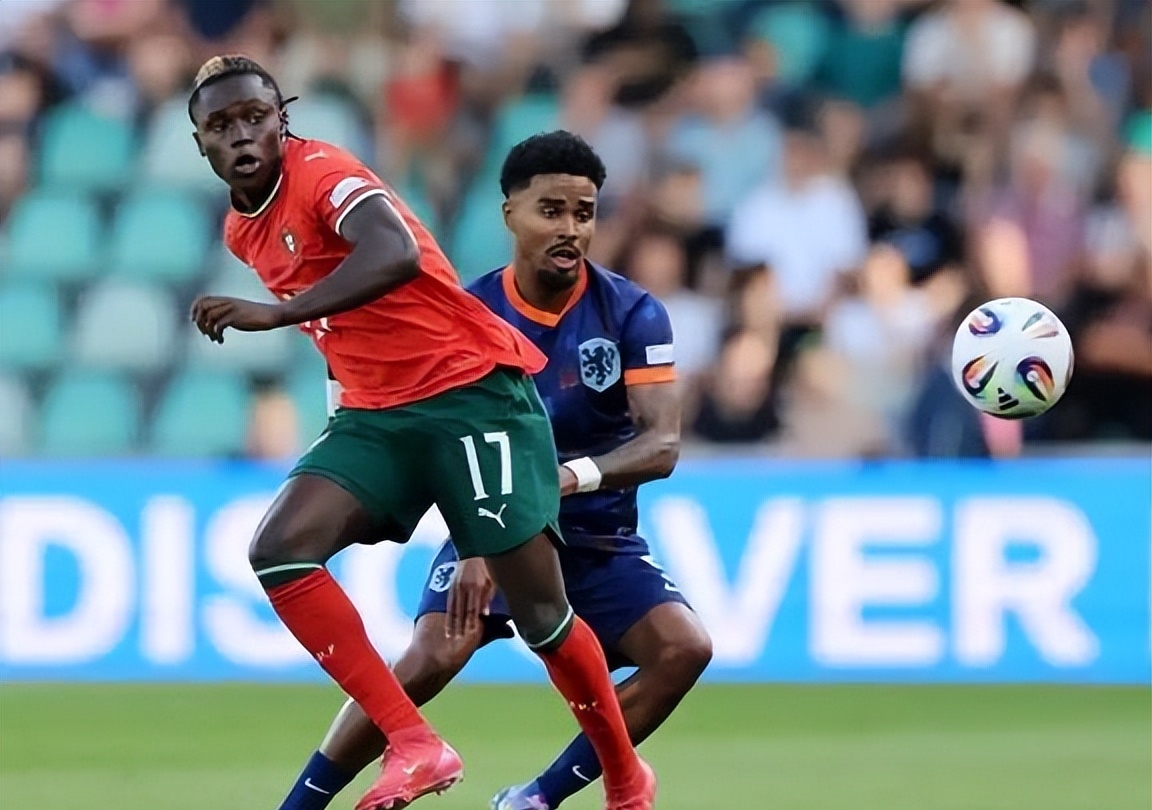 荷兰队疲倦但坚决,成功晋级欧预赛下一轮 荷兰队疲倦但坚决,成功晋级欧预赛下一轮