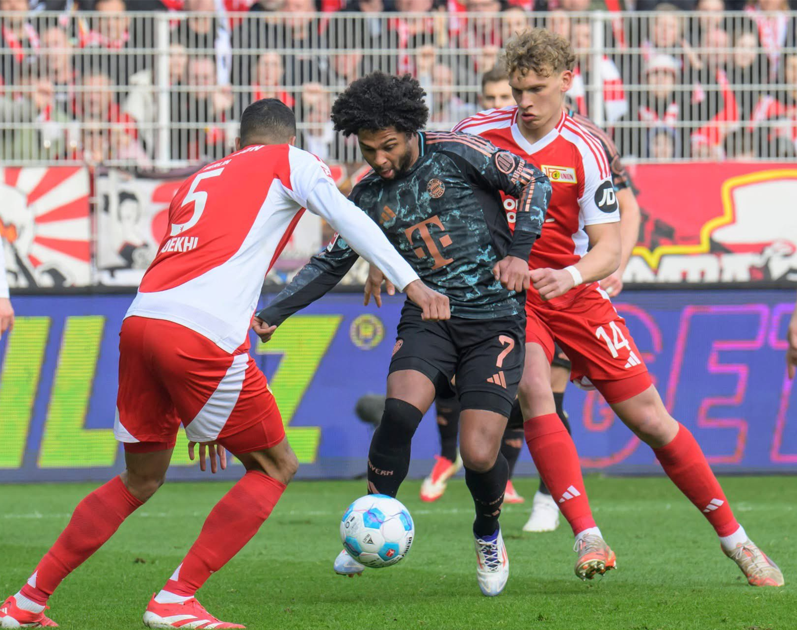 世俱杯2025-拜仁慕尼黑轻取对手,近乎提前晋级