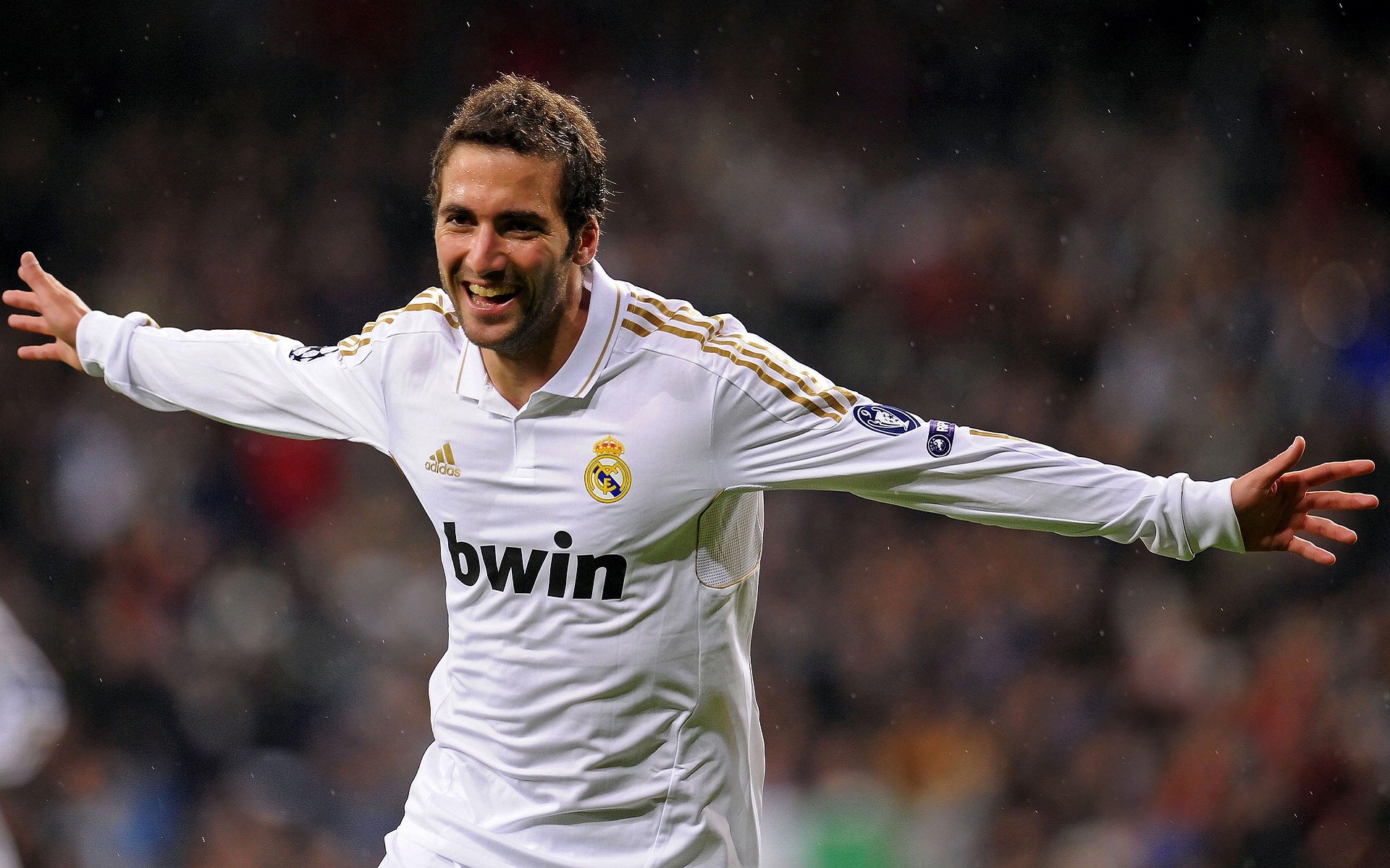 双重逆转，法拉利以智慧翻盘索伯，维斯塔潘用肩膀扛起红牛残阵